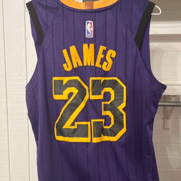 Lebron James Jersey - Picture 2 of 3